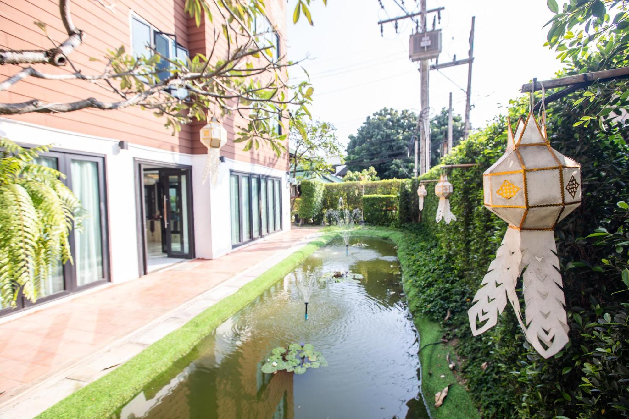 Hotel The Experience Walking Street Chiang Mai Esterno foto